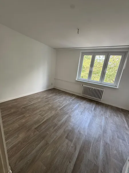Lebendig wohnen in Spandau: 2-Zimmer-Wohnung mit Balkon — photo 1